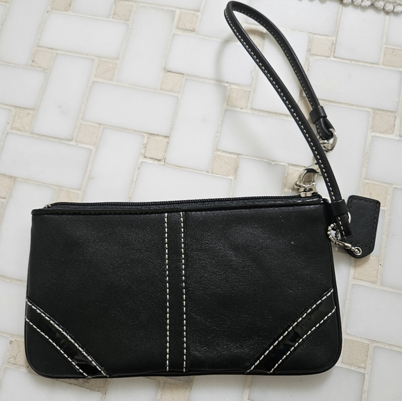 NWT Coach Leather Wristlet Black